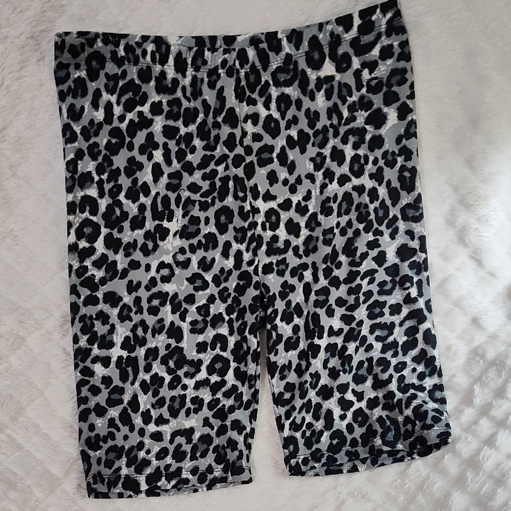 Zenana Super Soft Leopard Print Women's Shorts. Size 1X. NWOT.